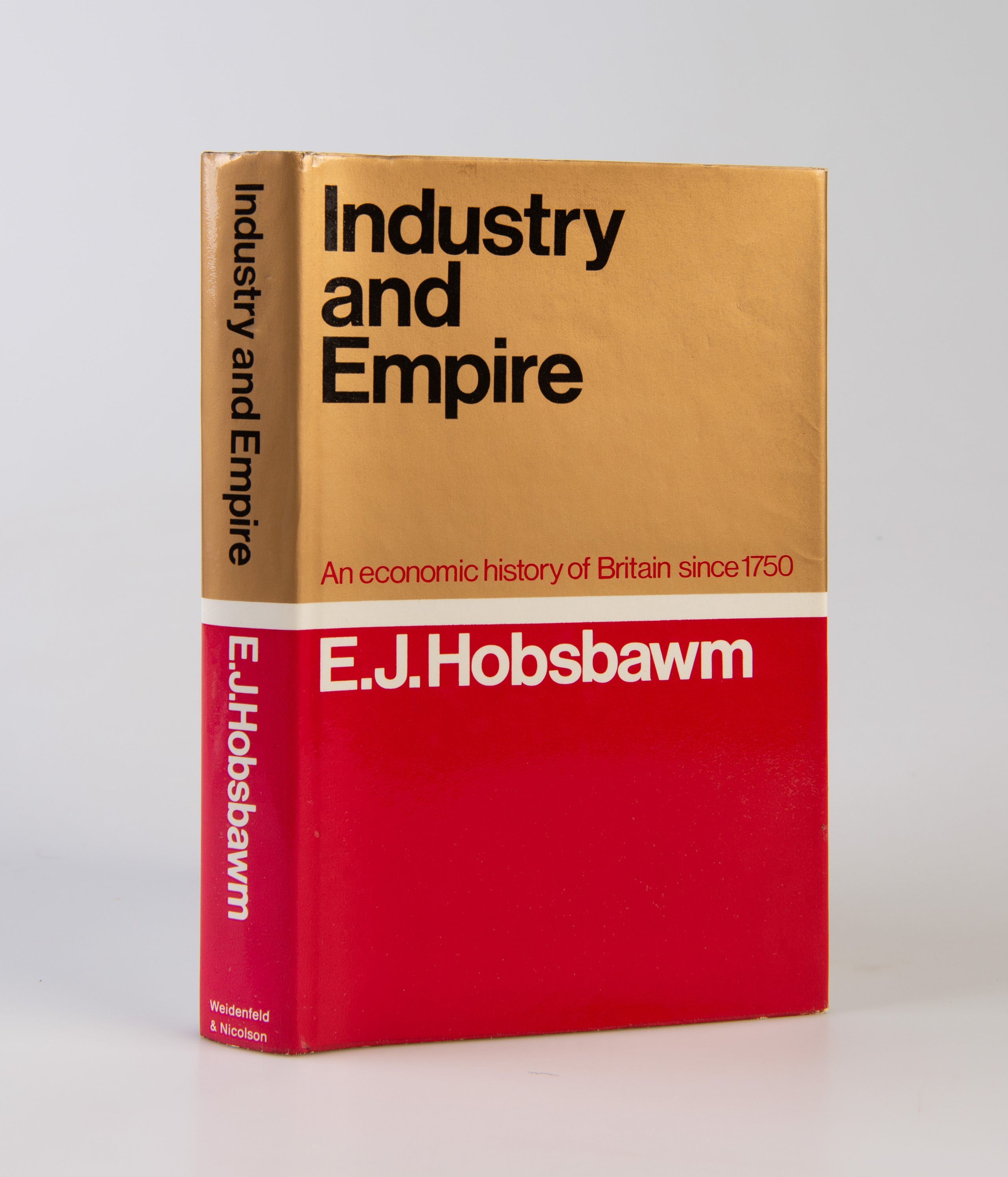 Industry and Empire. An Economic History of Britain since 1750.