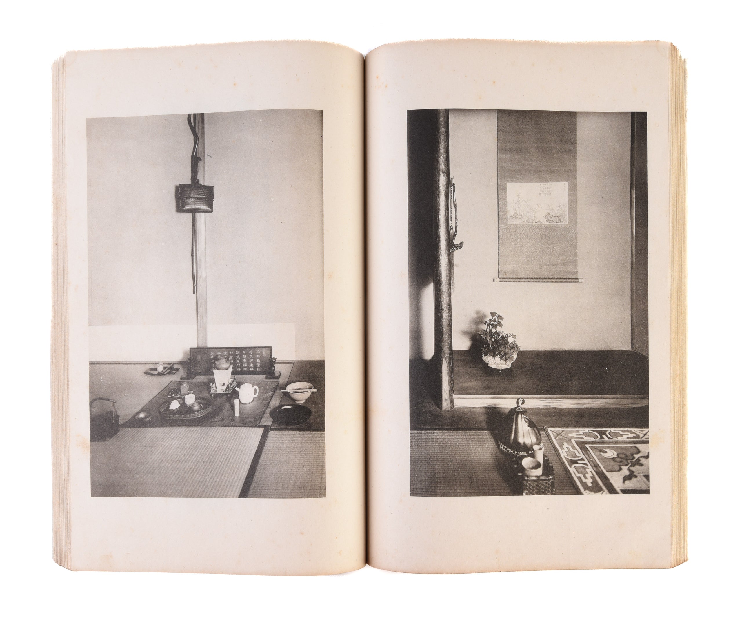 Shoryusha 50nen shunen kinen meien zuroku [A illustrated catalogue of a tea feast published on the occasion of the 50th anniversary of the Shoryusha company].