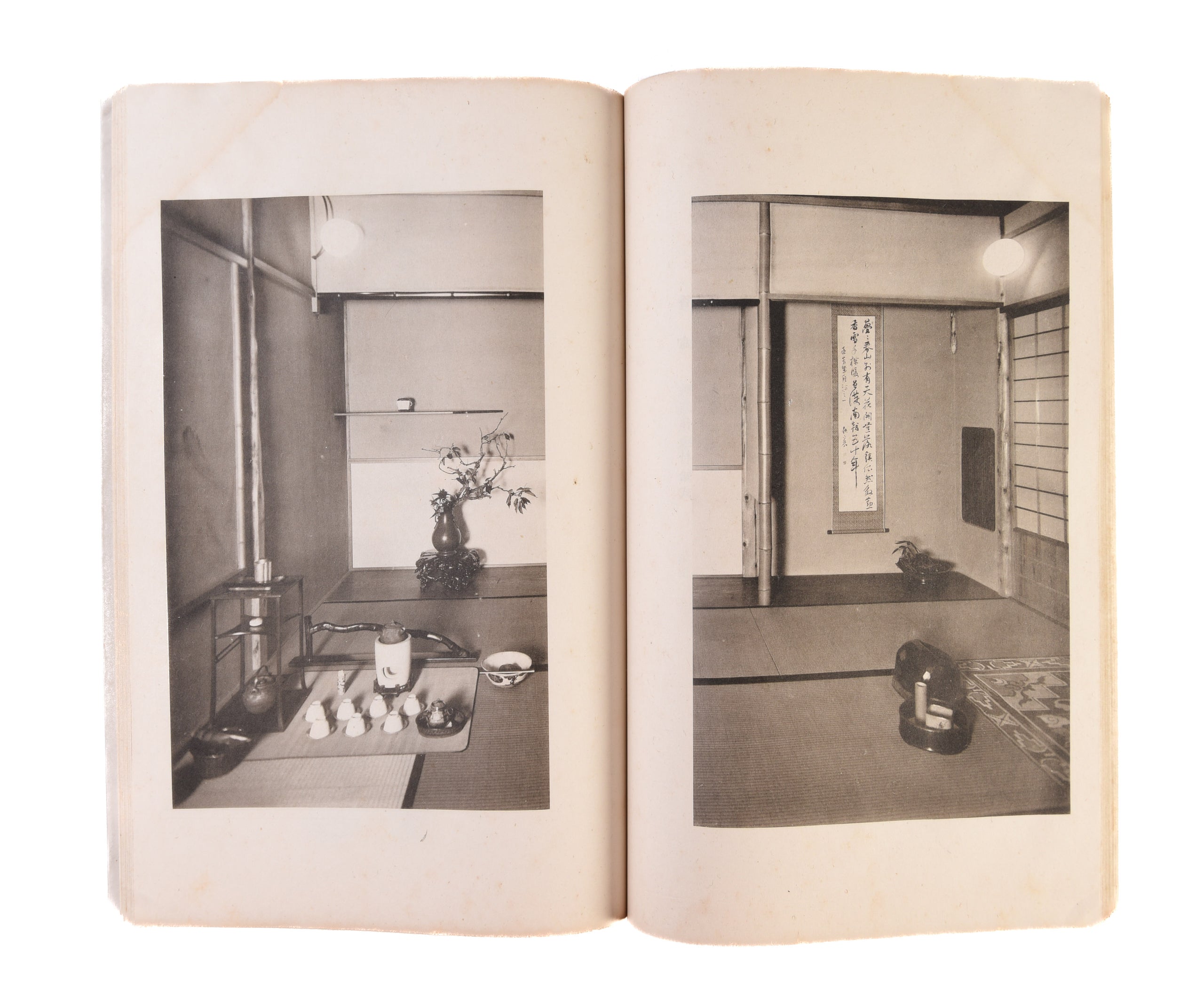 Shoryusha 50nen shunen kinen meien zuroku [A illustrated catalogue of a tea feast published on the occasion of the 50th anniversary of the Shoryusha company].