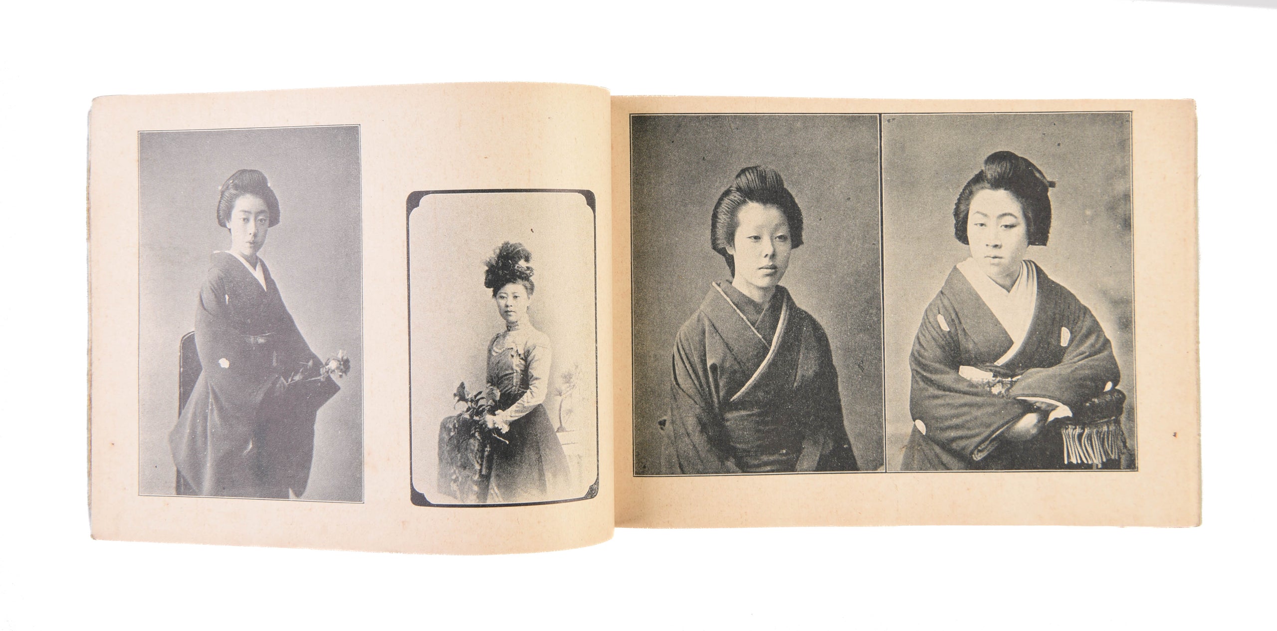 Hyaku bijin shashincho - The Century Album Beau[t]y Woman.