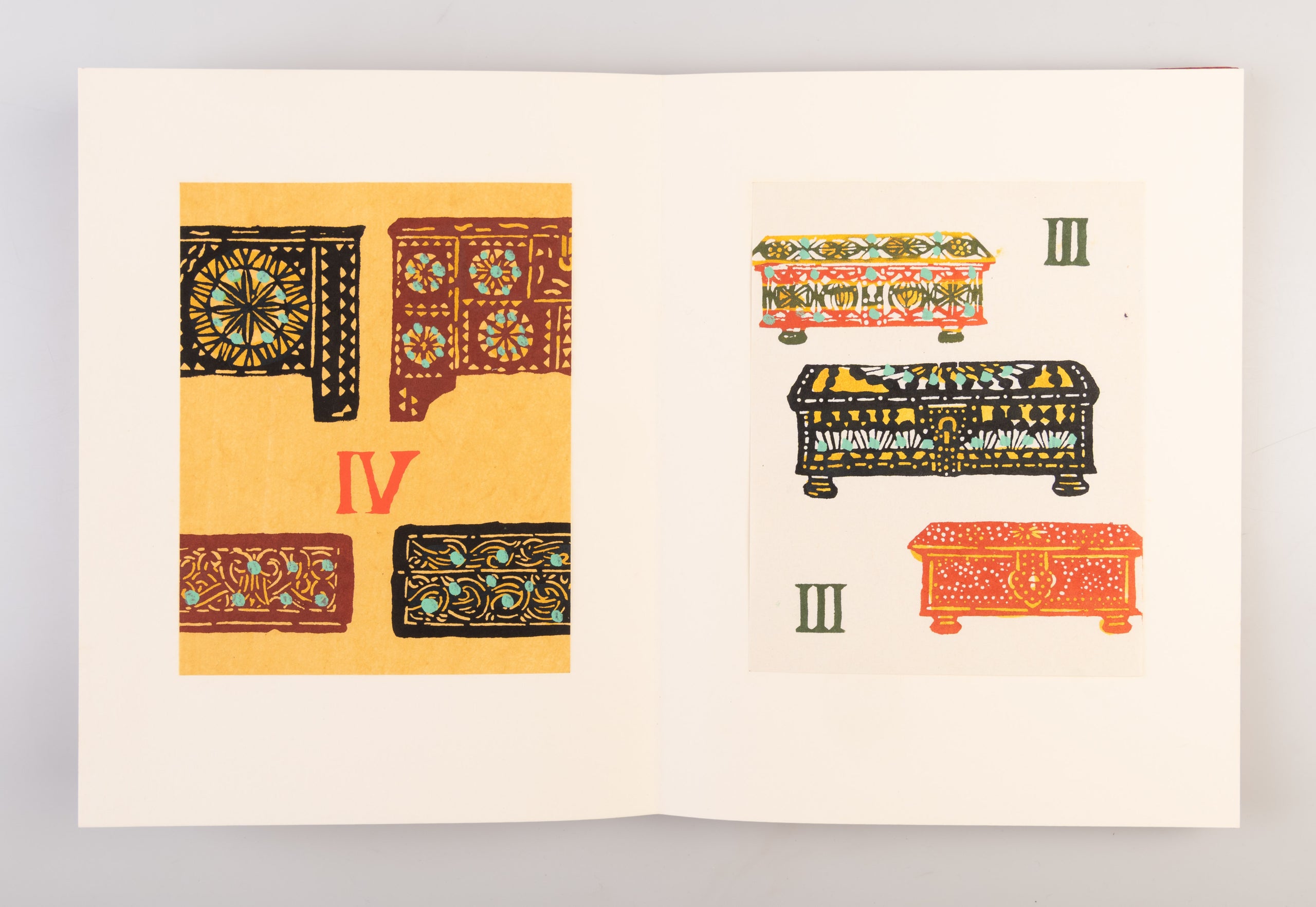 Katazome torumpu-e: hako [Stencil-dyed playing cards: Boxes].