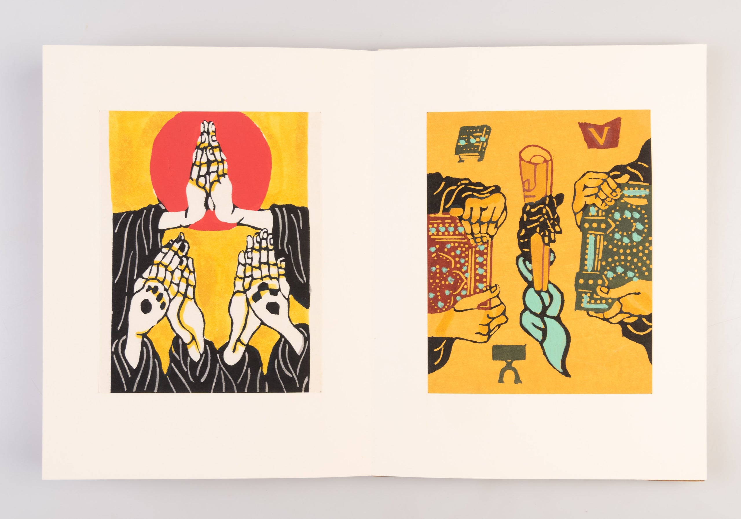 Katazome torumpu-e: Te [Stencil-dyed playing cards: Hands]