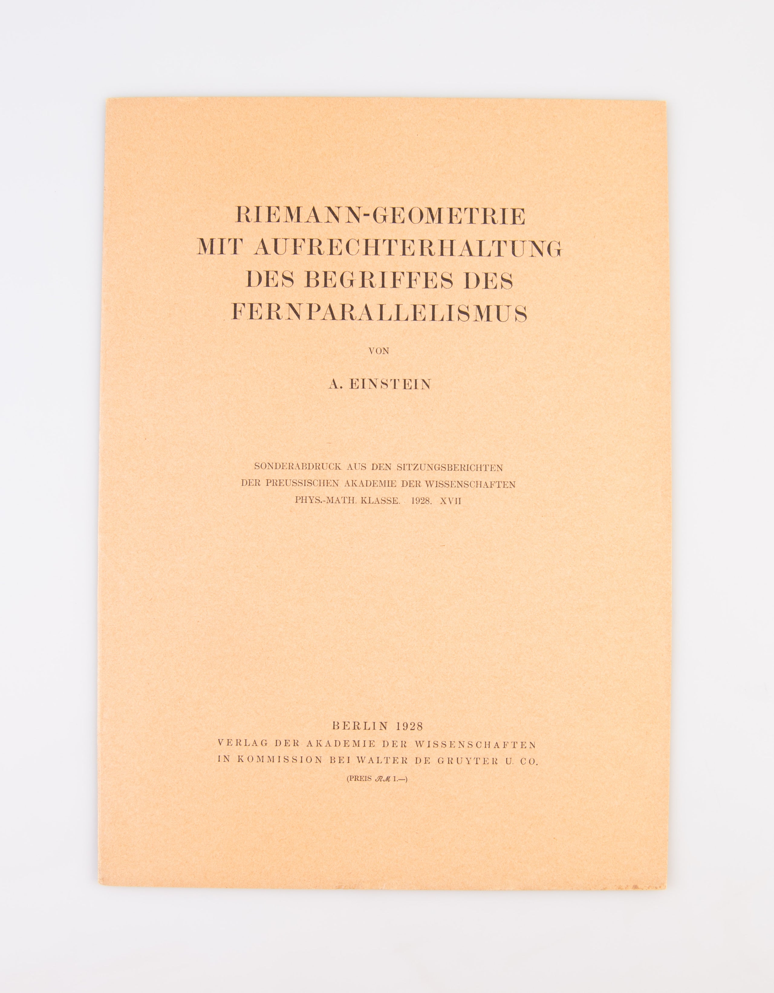 Riemann-Geometrie mit Aufrechterhaltung des Begriffes des Fernparallelismus.