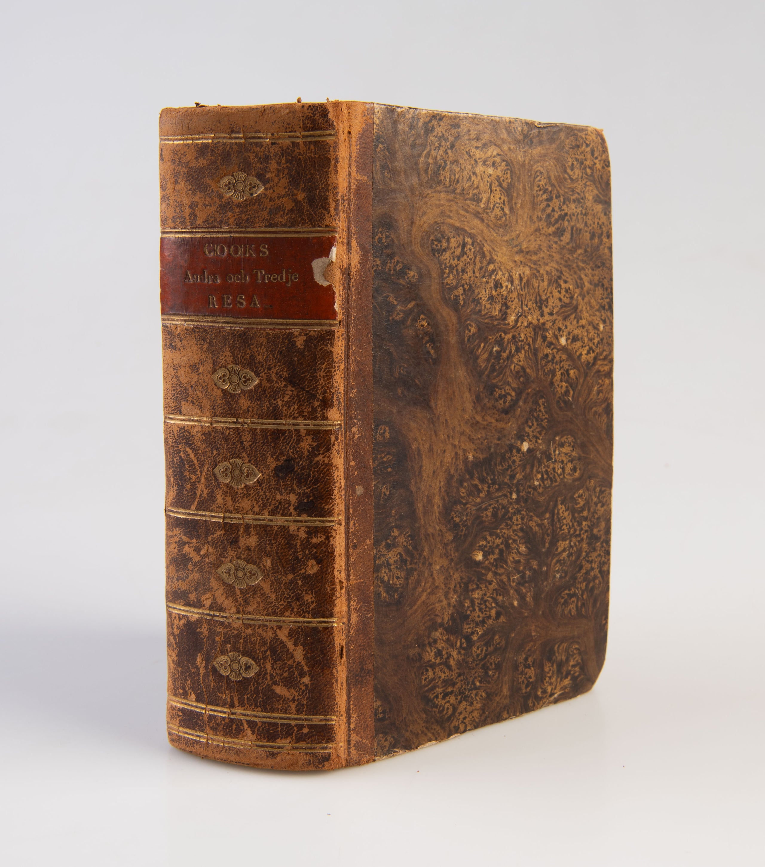 Sammandrag af Capitain Jacob Cooks åren 1772, 73, 74 och 1775 omkring Södra Polen förrättade resa [and] Sammendrag af Capitain Jacob Cooks Tredje Resa.