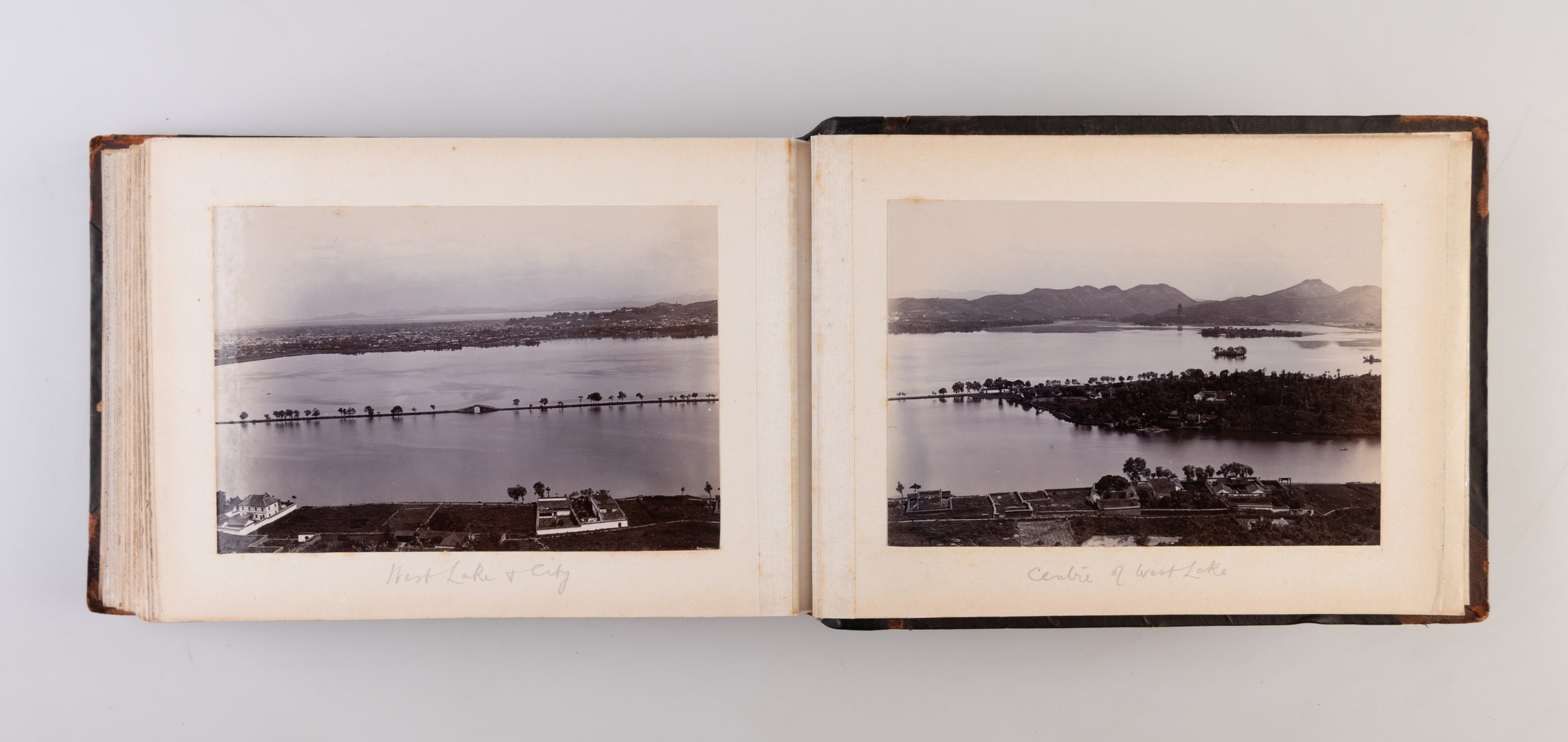 Xi hu quan jing [Complete Scenery of the West Lake].