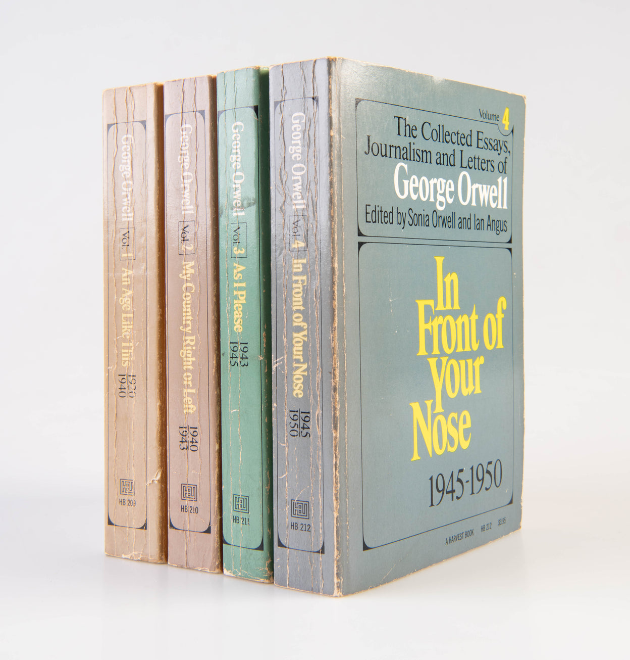 The Collected Essays, Journalism and Letters of George Orwell. Volume I: An Age Like This, 1920-1940; Volume II: My Country Right or Left, 1940-1943; Volume III: As I Please, 1943-1945; Volume IV: In Front of Your Nose, 1945-1950.