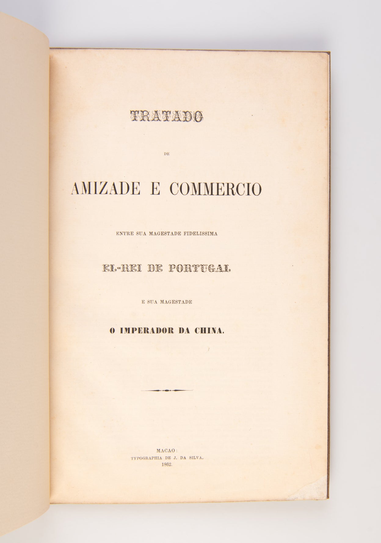 Tratado de amizade e commercio entre sua magestade fidelissima el-rei de Portugal e sua magestade o imperador da China - Treaty of Amity and Commerce between his most faithful Majesty the King of Portugal and his Majesty the Emperor of China.