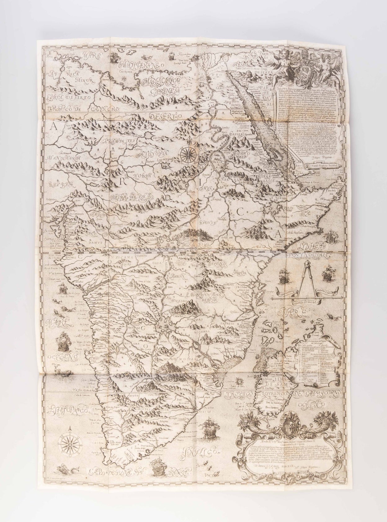 Relatione del Reame di Congo et delle Circonvicine Contrade Tratta dalli Scritti & ragionamenti di Odoardo Lopez [Duarte] Portoghese... con dissegni vari di Geografia, di piante d'habiti, d'animali & altro