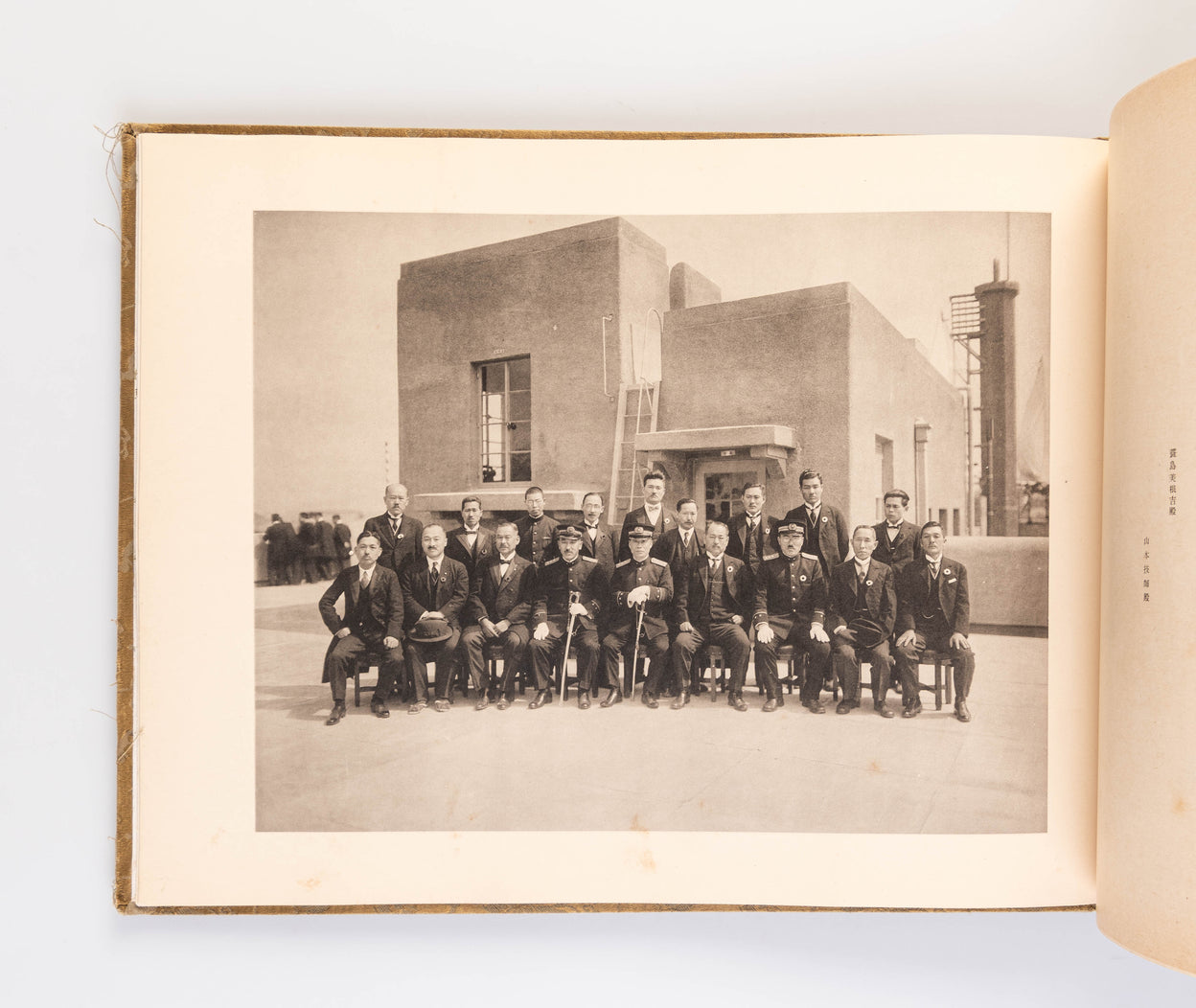 Tokyo Keisatsu Byoin shinchiku kinen. [Memorial Album of the Newly Built Tokyo Police Hospital].