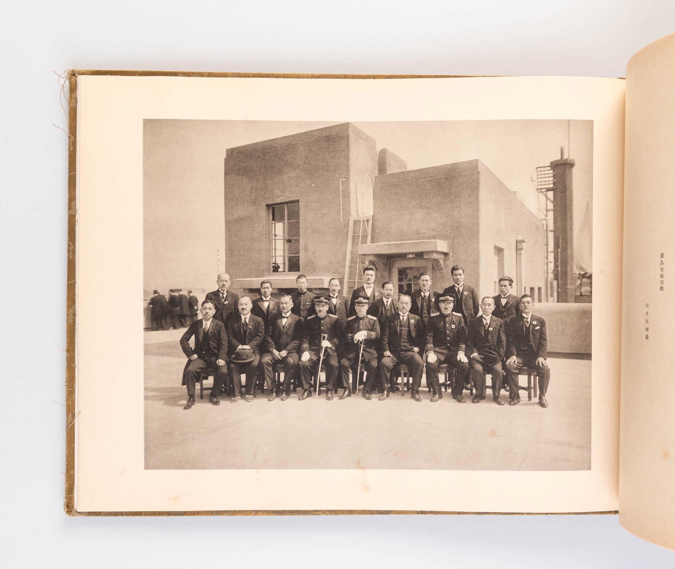 Tokyo Keisatsu Byoin shinchiku kinen. [Memorial Album of the Newly Built Tokyo Police Hospital].