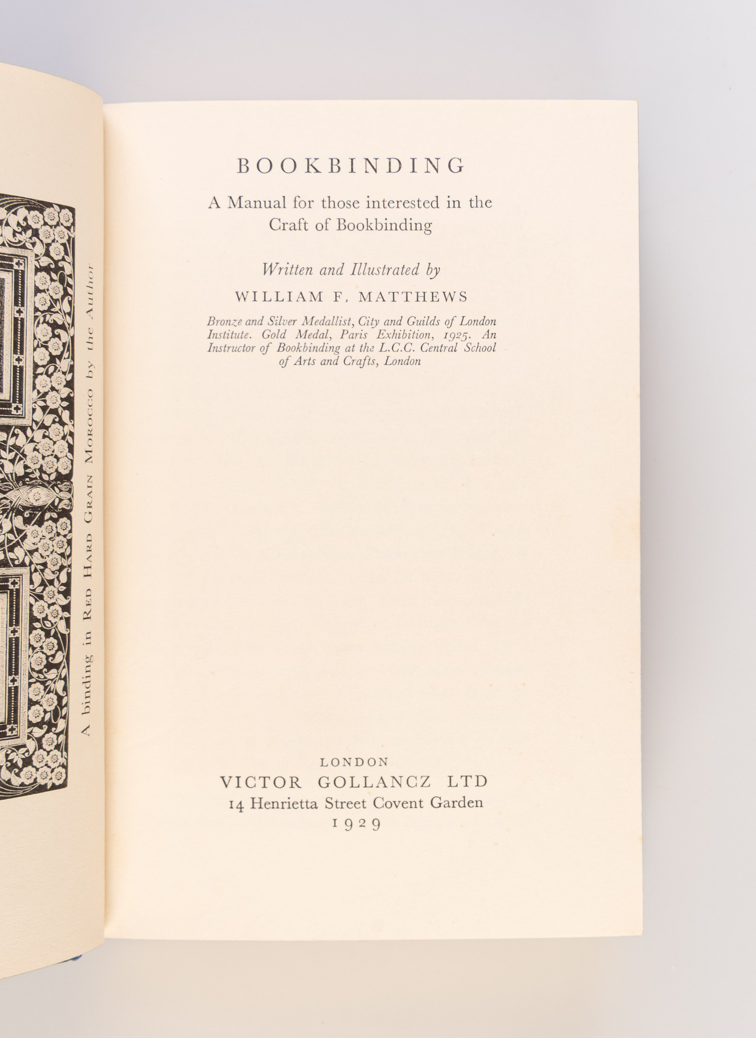 Bookbinding. A Manual for those interested in the Craft of Bookbinding.